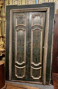 PTL453 - Lacquered wooden double door, 18th century, opening L 113 cm x H 230 cm